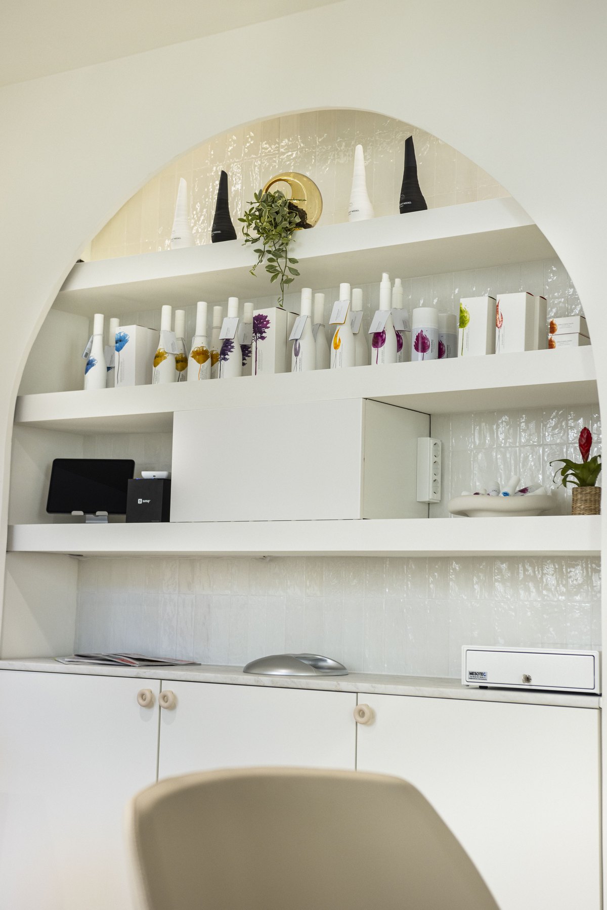 Produktwand im Salon